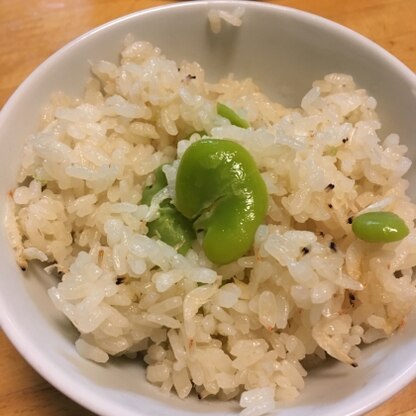 妻の実家からそら豆を大量に頂いたので、素干しの海老で作ってみました！海老の風味とそら豆の爽やかさ、最高でした！